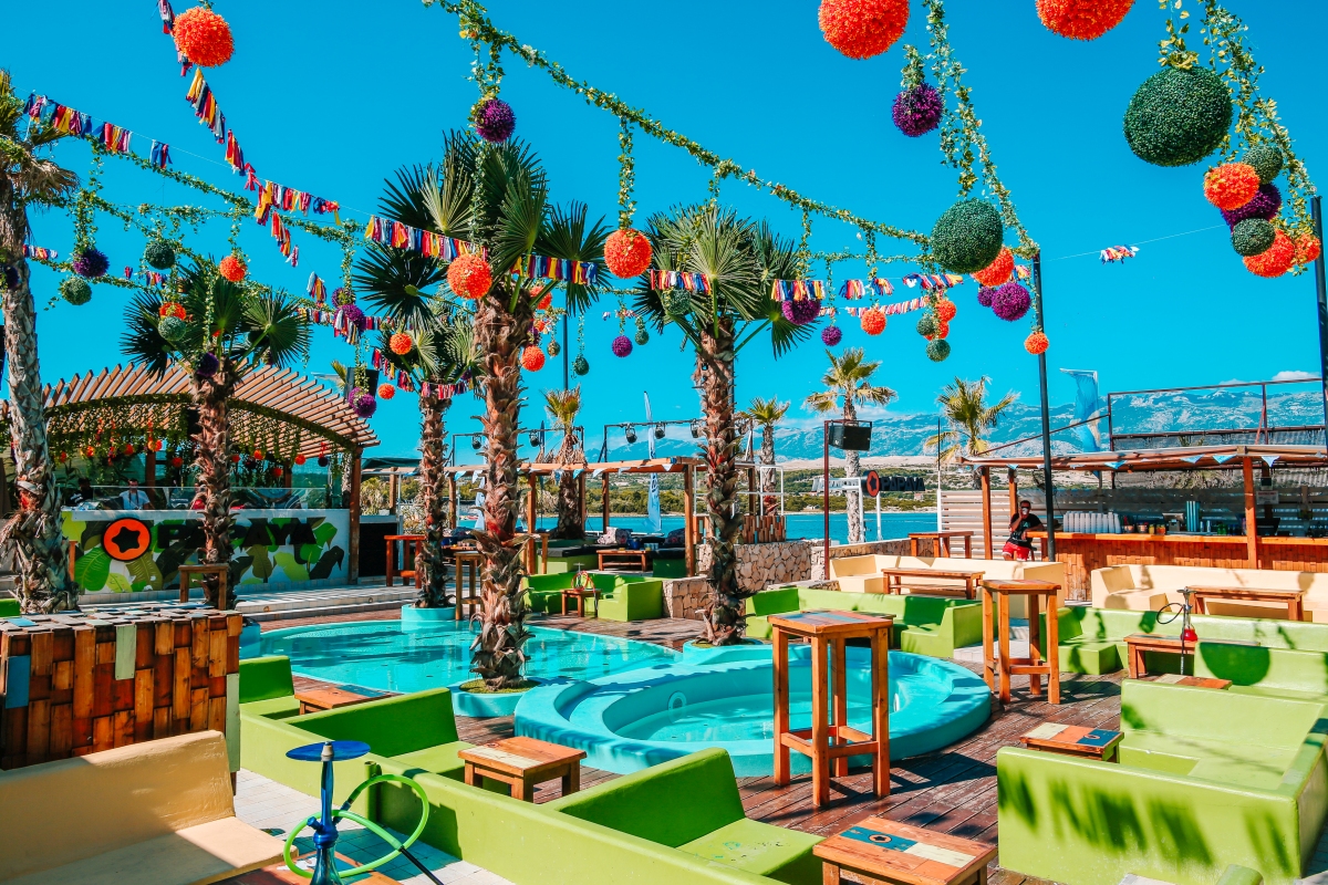 Papaya pool party